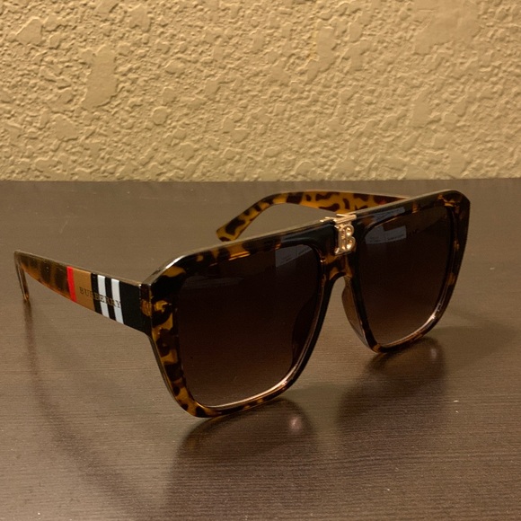 Burberry Tortoise Sunglasses with Dark Lenses - Picture 1 of 3
